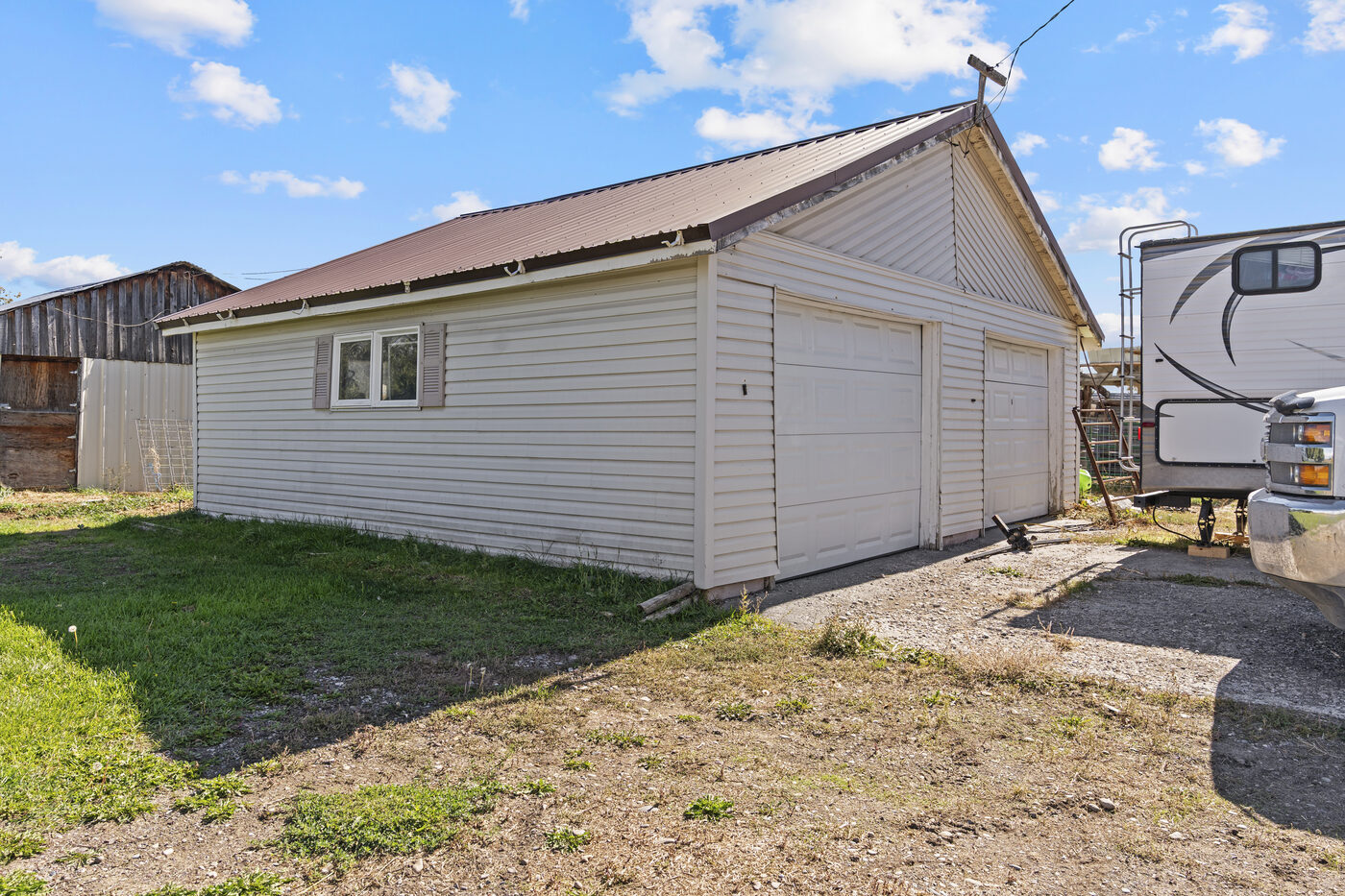 Detached 2-car garage